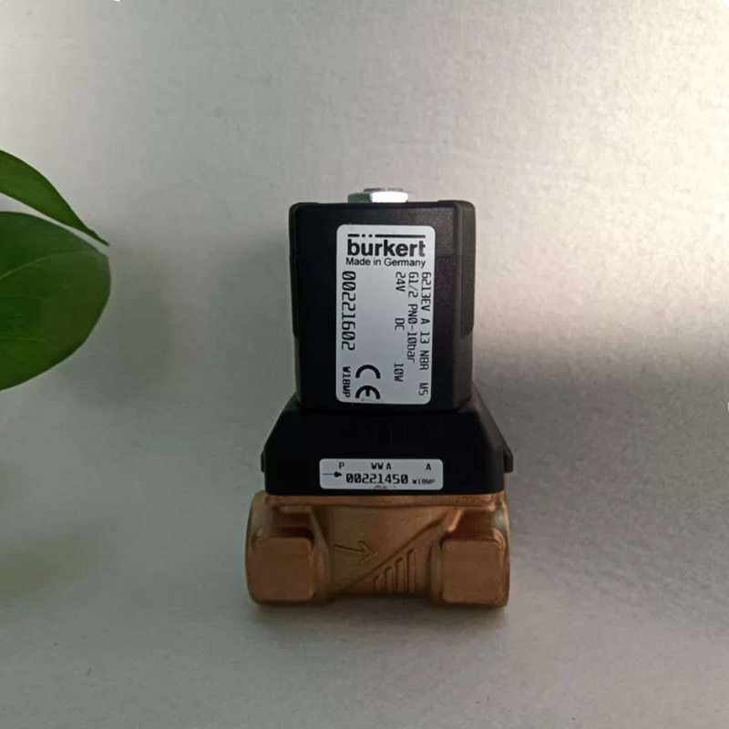 0 ～ 10 Bar 耐圧 Burkert 00221618 タイプ 6213 ソレノイドバルブ、NBR シーリング 13 オリフィス G3/4 ネジ、真鍮ハウジング DC24V 8W -10 ～ 80°C パイプライン用